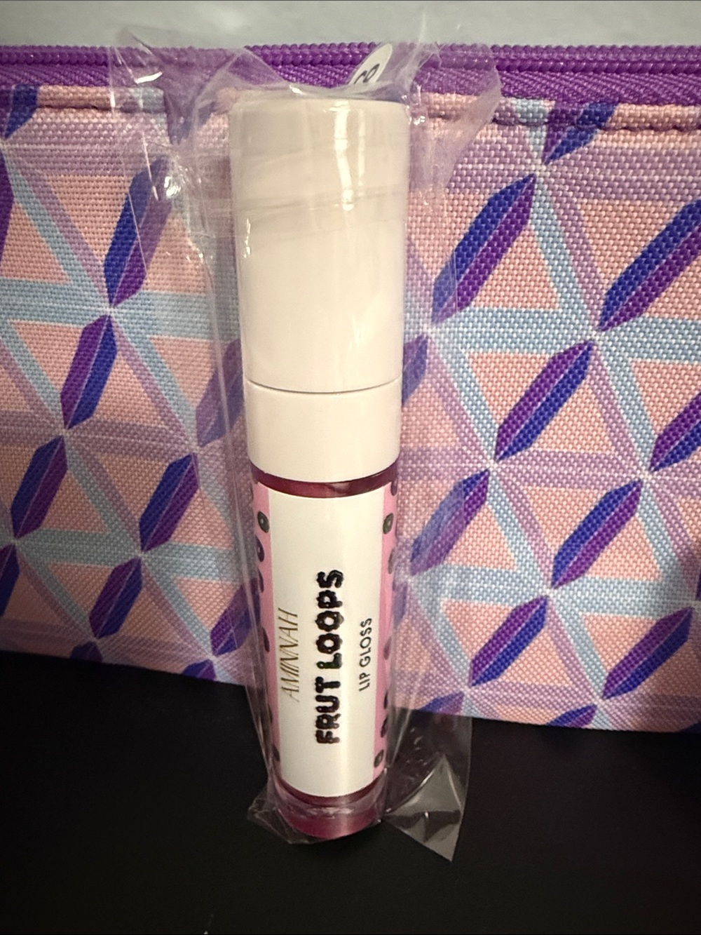 Aminnah 4 piece Set with Clinique Geometric Cosmetic Bag! - Picture 5 of 6